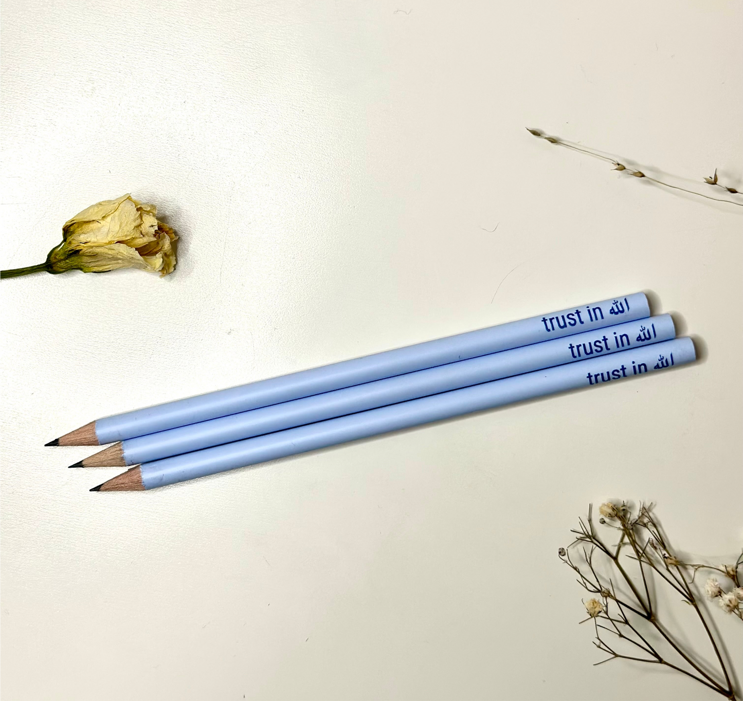 Kalem pastel mavi “Allah'a güven”