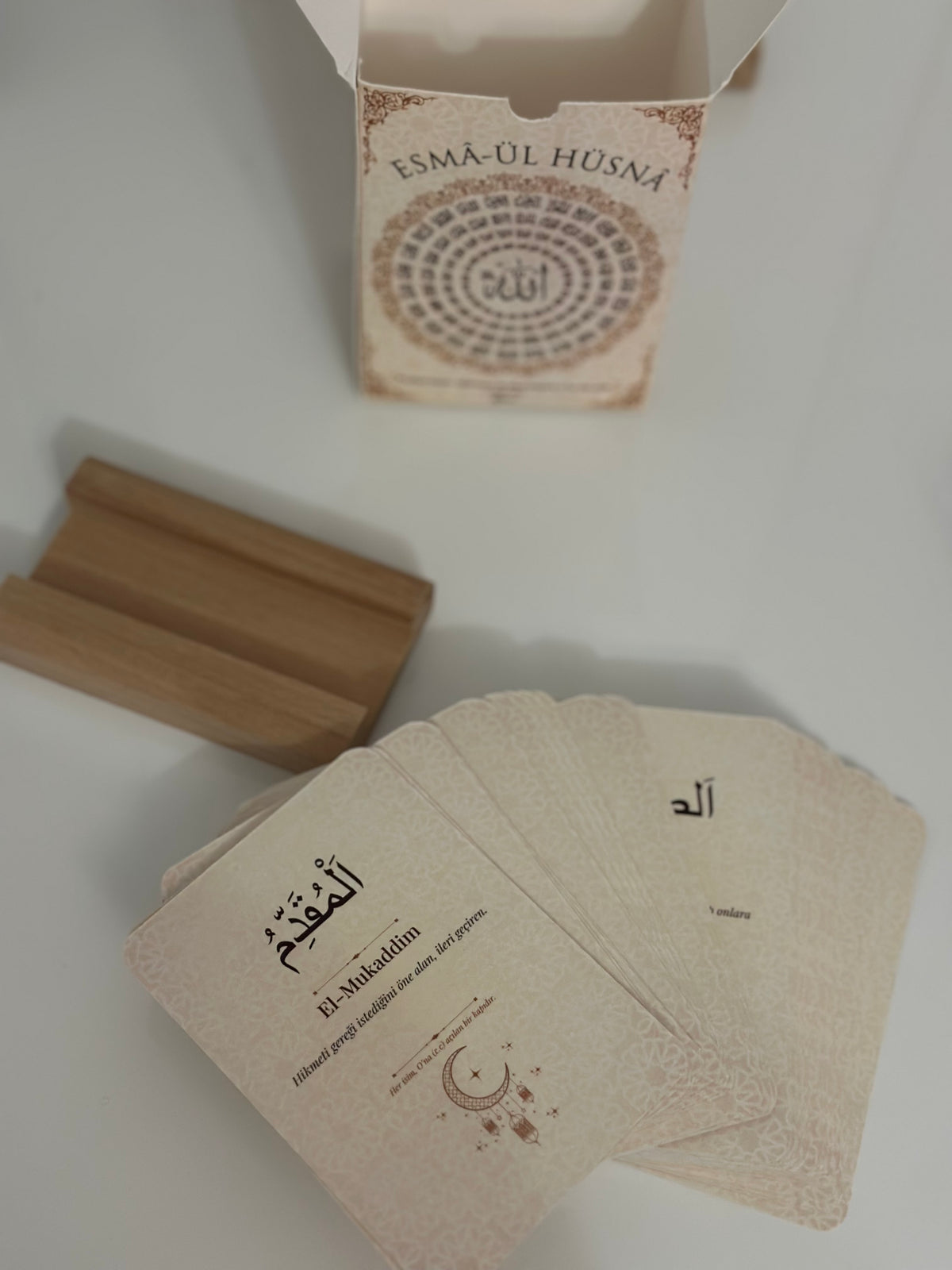 Esmaul Husna Karten mit Holzständer