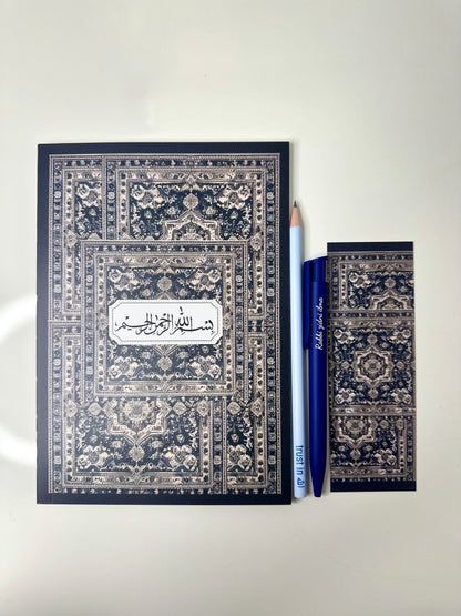 Yumuşak kapaklı defter, Mavi Halı desenli, tekli veya 4'lü set halinde mevcuttur.