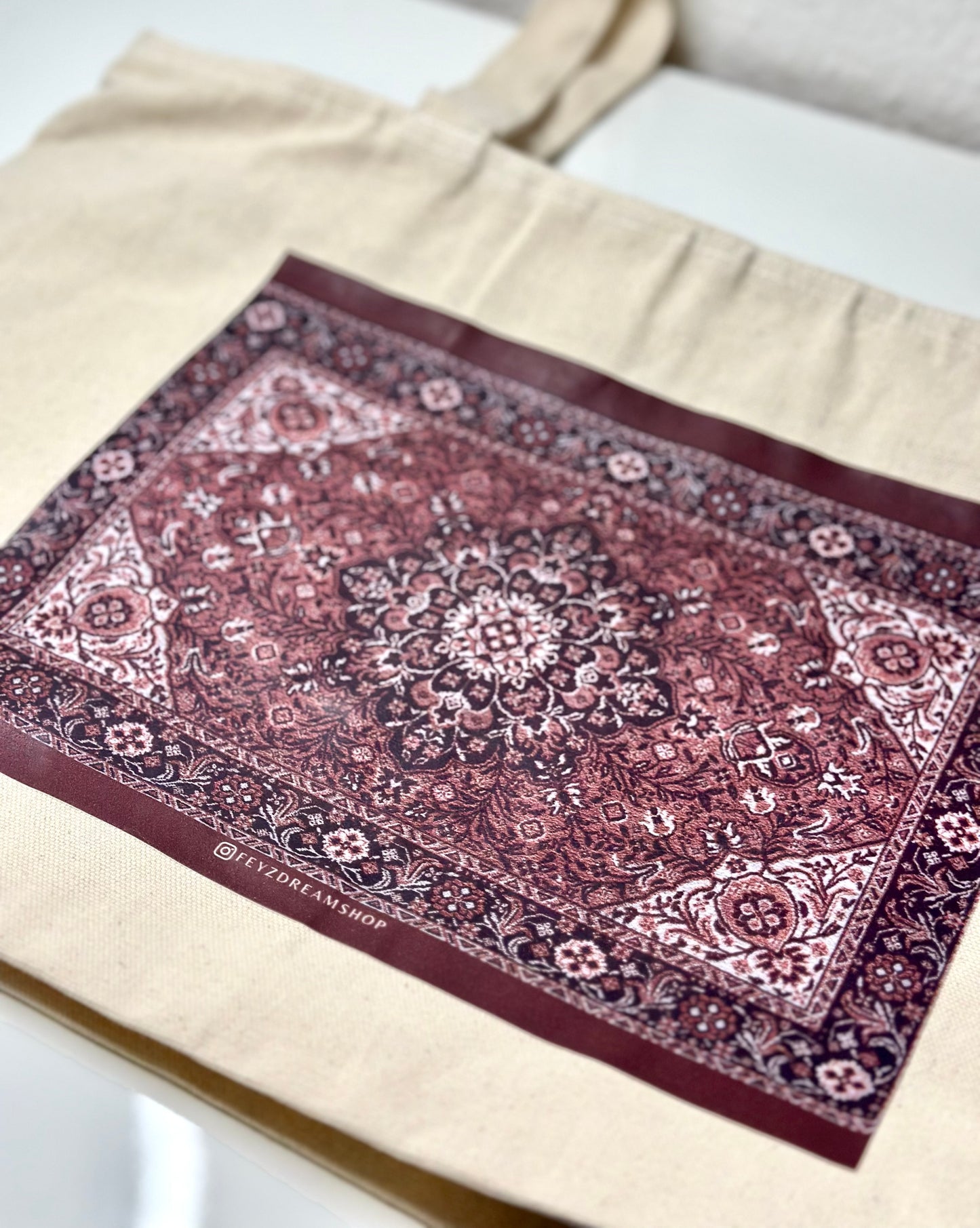 Red Rug Tote Bag mit Reißverschluss