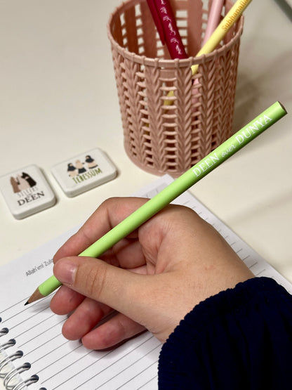 pastellgrün Bleistift “DEEN over DUNYA”