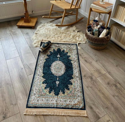 Layal To Go Premium Prayer Rug with Carrying Bag
